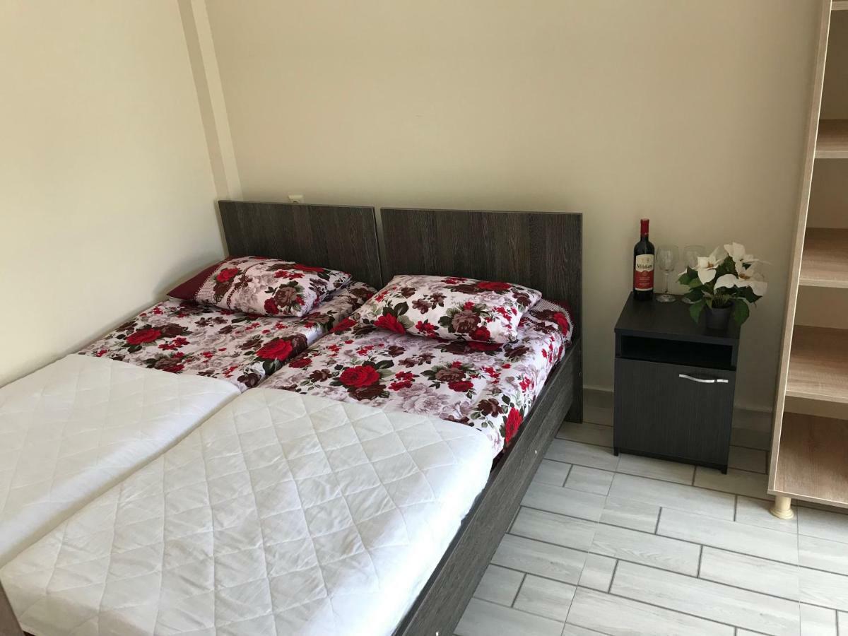 Guest House Chexovi 24 科布列季 外观 照片